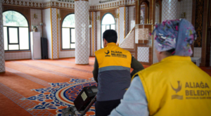 Aliağa’da ramazan öncesi ibadethane temizliği