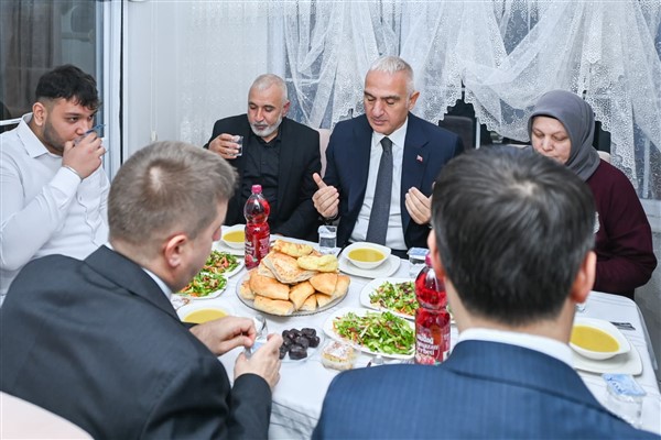 Bakan Ersoy, Kırıkkale’de iftar ve ziyaret programlarına katıldı Bakan Ersoy, Kırıkkale’de iftar ve ziyaret programlarına katıldı