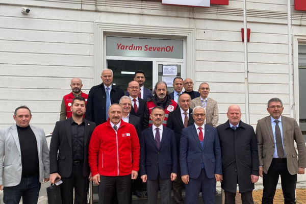 Vali Aktaş’tan Türk Kızılay Gebze Şubesi’ne ziyaret Vali Aktaş’tan Türk Kızılay Gebze Şubesi’ne ziyaret
