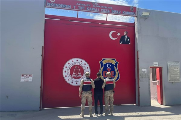 Cezaevi firarisi Erzin’de yakalandı Cezaevi firarisi Erzin’de yakalandı