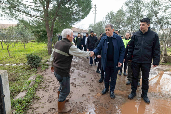 Başkan Tugay’dan Seferihisar’da yağıştan etkilenenlere destek