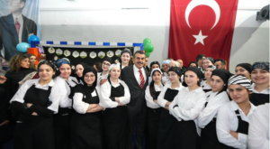Bakan Tekin, öğrenci ve öğretmenlerle iftar yaptı