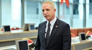 Vali Gül, Hırka-i Şerif’i ziyaret etti Vali Gül, Hırka-i Şerif’i ziyaret etti