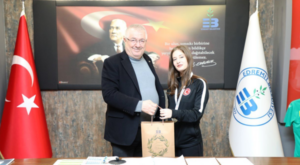 Edremitli milli sporcu Yanıt’tan Başkan Ertaş’a ziyaret