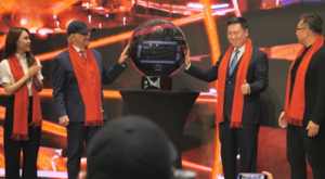 American Dream, Çin Bahar Bayramı için kırmızıya büründü