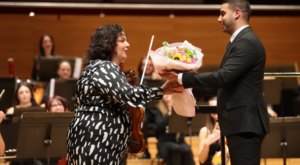 Sanatçı Hande Küden, İzmir’de sanatseverlerle buluştu