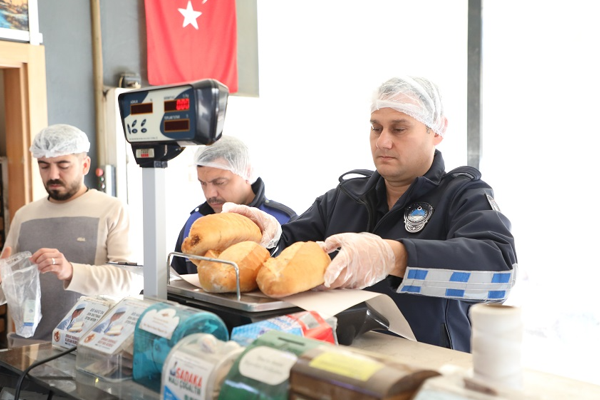Menderes’te zabıta ekipleri denetimlerini artırdı Menderes’te zabıta ekipleri denetimlerini artırdı
