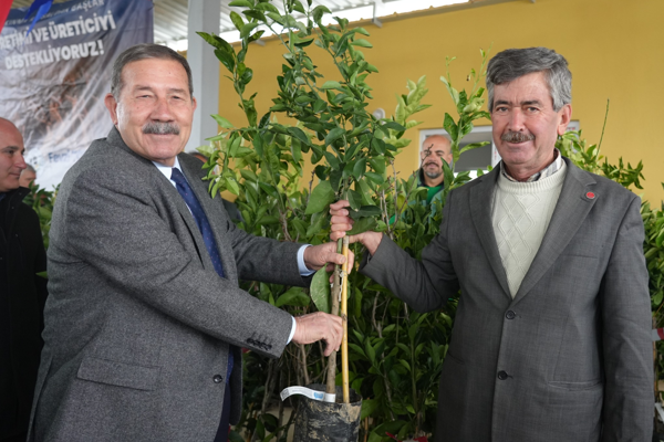 Milas’ta meyve fidanları üreticilerle buluşturuldu Milas’ta meyve fidanları üreticilerle buluşturuldu