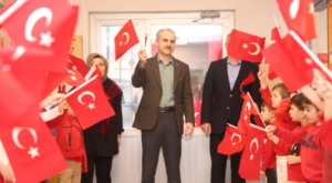 Başkan Çiftçi: Bayrak sevgisi en kıymetli değerdir