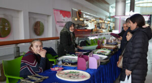 Keçiören’de konukevi sakinleri el sanatları sergisi açtı