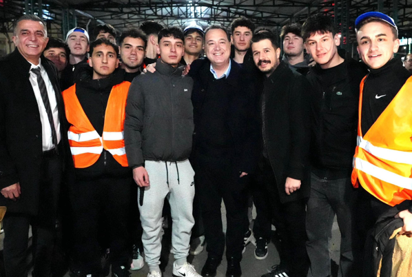 Başkan Dutlulu, Selendililer Derneği’nin iftar programına katıldı Başkan Dutlulu, Selendililer Derneği’nin iftar programına katıldı