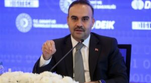 Bakan Kacır, OSB başkanları ve sanayi temsilcileriyle iftar sofrasında buluştu