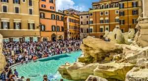 Roma’daki turistler Trevi Çeşmesi’ne yakından bakmak için ücret ödeyecek