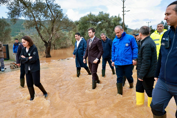Başkan Mandalinci’den taşkın bölgesine ziyaret Başkan Mandalinci’den taşkın bölgesine ziyaret