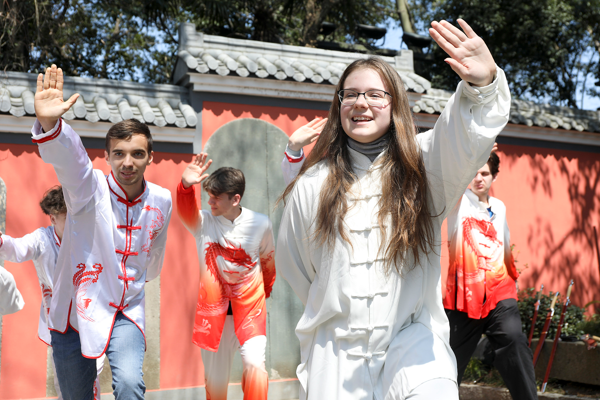 Analiz – “Çinli Olma” neden bu kadar popüler? Analiz – “Çinli Olma” neden bu kadar popüler?
