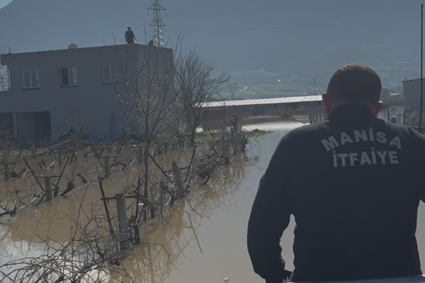 Manisa’da selden mahsur kalan 44 vatandaş tahliye edildi