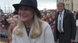 Norveç Başbakanı, veliaht prensesin “kötü karar” itirafına katıldığını söyledi