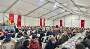 İstanbul’da vatandaşlar iftar sofrasında buluştu