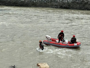 Asi Nehri’nde arama kurtarma çalışmaları sürüyor