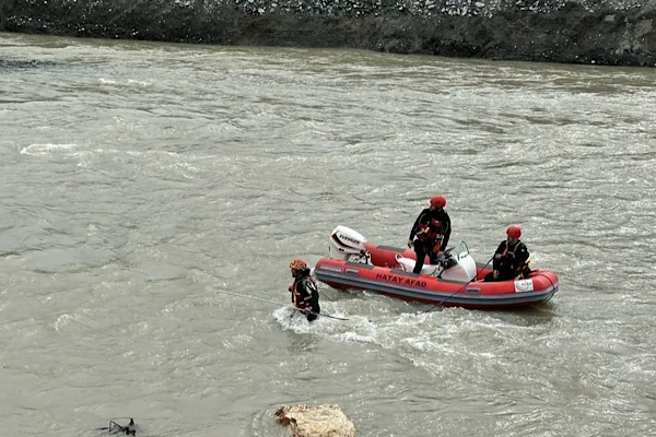 Asi Nehri’nde arama kurtarma çalışmaları sürüyor