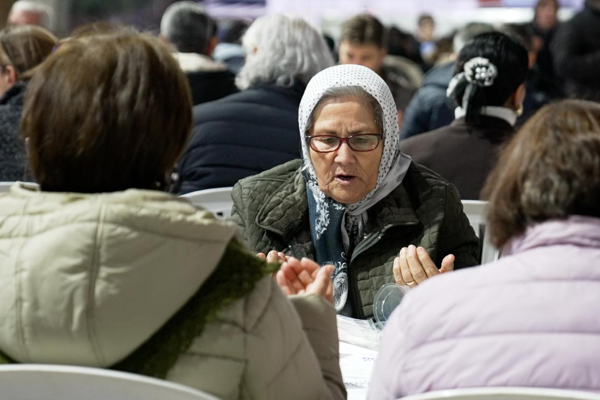 İzmir Büyükşehir Belediyesi ilk iftar sofrasını Gaziemir’de kurdu İzmir Büyükşehir Belediyesi ilk iftar sofrasını Gaziemir’de kurdu
