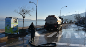 Gemlik Belediyesi’nden fırtına sonrası temizlik Gemlik Belediyesi’nden fırtına sonrası temizlik