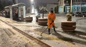 Malatya’da karla mücadele çalışmaları sürüyor