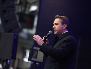 Bayraktar: Yaralarımızı sardık, daha güçlü bir şekilde ileriye yürüyoruz