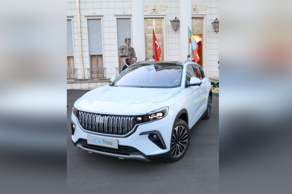 Cumhurbaşkanı Erdoğan, Etiyopya Başbakanı Ali’ye Togg armağan etti Cumhurbaşkanı Erdoğan, Etiyopya Başbakanı Ali’ye Togg armağan etti