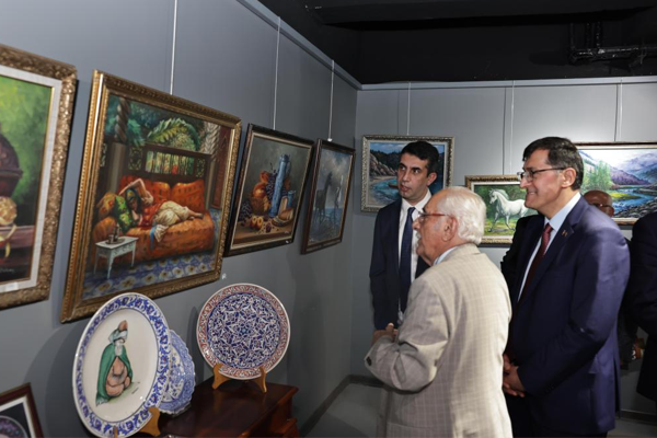 Başkan Kahveci, ressam Adil Özkan’ın sergisini gezdi