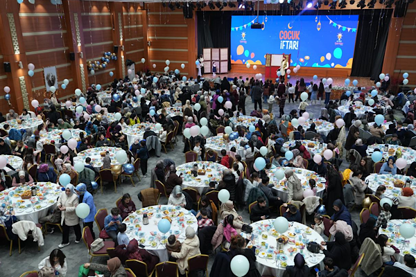 AK Parti İstanbul İl Başkanlığı’nda çocuk iftarı düzenlendi AK Parti İstanbul İl Başkanlığı’nda çocuk iftarı düzenlendi