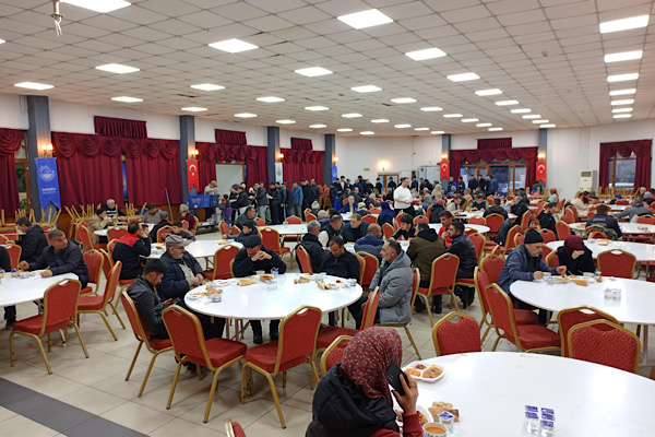 Sapanca’da iftar hizmeti verilmeye devam ediyor Sapanca’da iftar hizmeti verilmeye devam ediyor