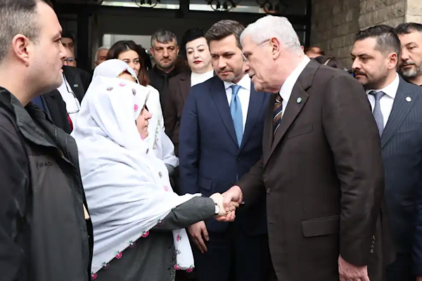 Dervişoğlu’ndan Mihalgazi Belediye Başkanı Güneş’e destek ziyaret Dervişoğlu’ndan Mihalgazi Belediye Başkanı Güneş’e destek ziyaret