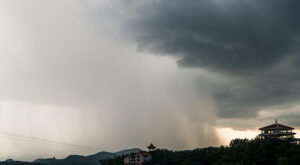 Batı bölgeleri için kuvvetli rüzgar ve fırtına uyarısı