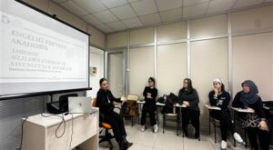 Engelsiz Ebeveyn Akademisi’nde liderlik ve savunuculuk ele alındı