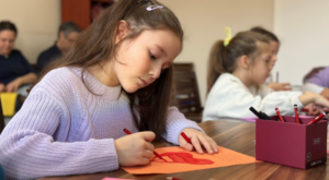 Alsancak Kent Kütüphanesi’nde çocuklara yönelik atölye düzenlendi Alsancak Kent Kütüphanesi’nde çocuklara yönelik atölye düzenlendi