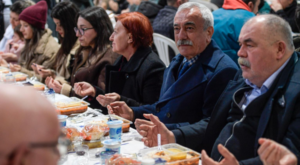 İzmir Büyükşehir Belediyesi’nin iftar programları sürüyor