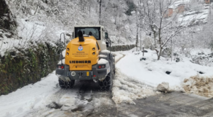 Trabzon’da kar yağışı sonrası 40 mahalle yolu kapandı Trabzon’da kar yağışı sonrası 40 mahalle yolu kapandı