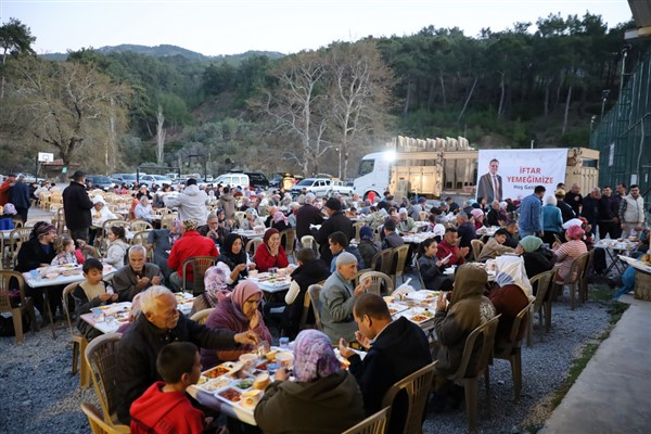 Dalaman Belediyesi’nden 11 mahallede Ramazan sofrası Dalaman Belediyesi’nden 11 mahallede Ramazan sofrası