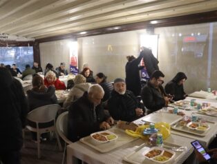Kent Lokantalarında ücretsiz iftar hizmeti devam ediyor Kent Lokantalarında ücretsiz iftar hizmeti devam ediyor