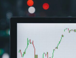 Trump’ın gümrük vergilerinin iptali sonrası ABD’de hisse senetleri yükseldi