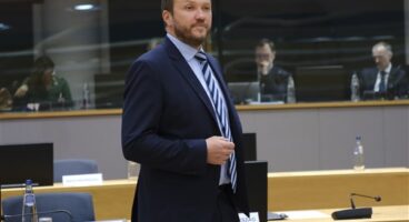 Tsahkna: AB, Rusya’ya yönelik baskıyı artırmalı