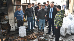 Vali Canalp, yangın çıkan işyerinde incelemelerde bulundu