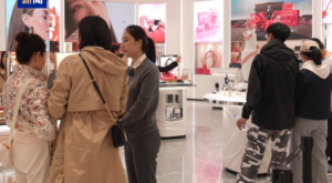 Tek haftada Hainan’da gümrüksüz alışveriş tutarı 1 milyar 106 milyon yuana ulaştı