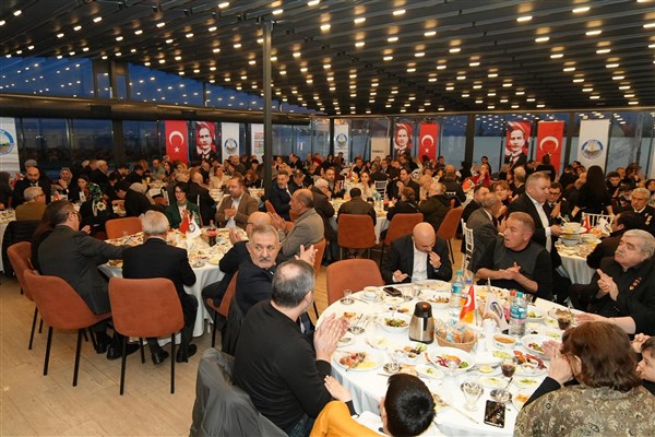 Avcılar’da şehit ve gazi ailelerine iftar buluşması Avcılar’da şehit ve gazi ailelerine iftar buluşması
