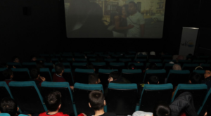 Van Büyükşehir Belediyesi’nden özel gereksinimli bireylere sinema etkinliği Van Büyükşehir Belediyesi’nden özel gereksinimli bireylere sinema etkinliği