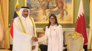 Rodriguez, Katar Büyükelçisi Al Khulaifi’nin güven mektubunu aldı