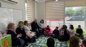 Seslendirilen masal kitaplarının kayıtları çocuklara hediye edildi