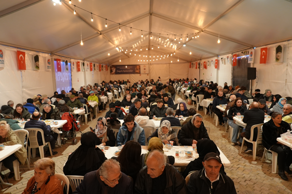 Maltepe’de vatandaşlar, iftar çadırında buluştu Maltepe’de vatandaşlar, iftar çadırında buluştu