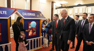 Bakan Ersoy “Külliye’de Ramazan” etkinliklerine katıldı Bakan Ersoy “Külliye’de Ramazan” etkinliklerine katıldı